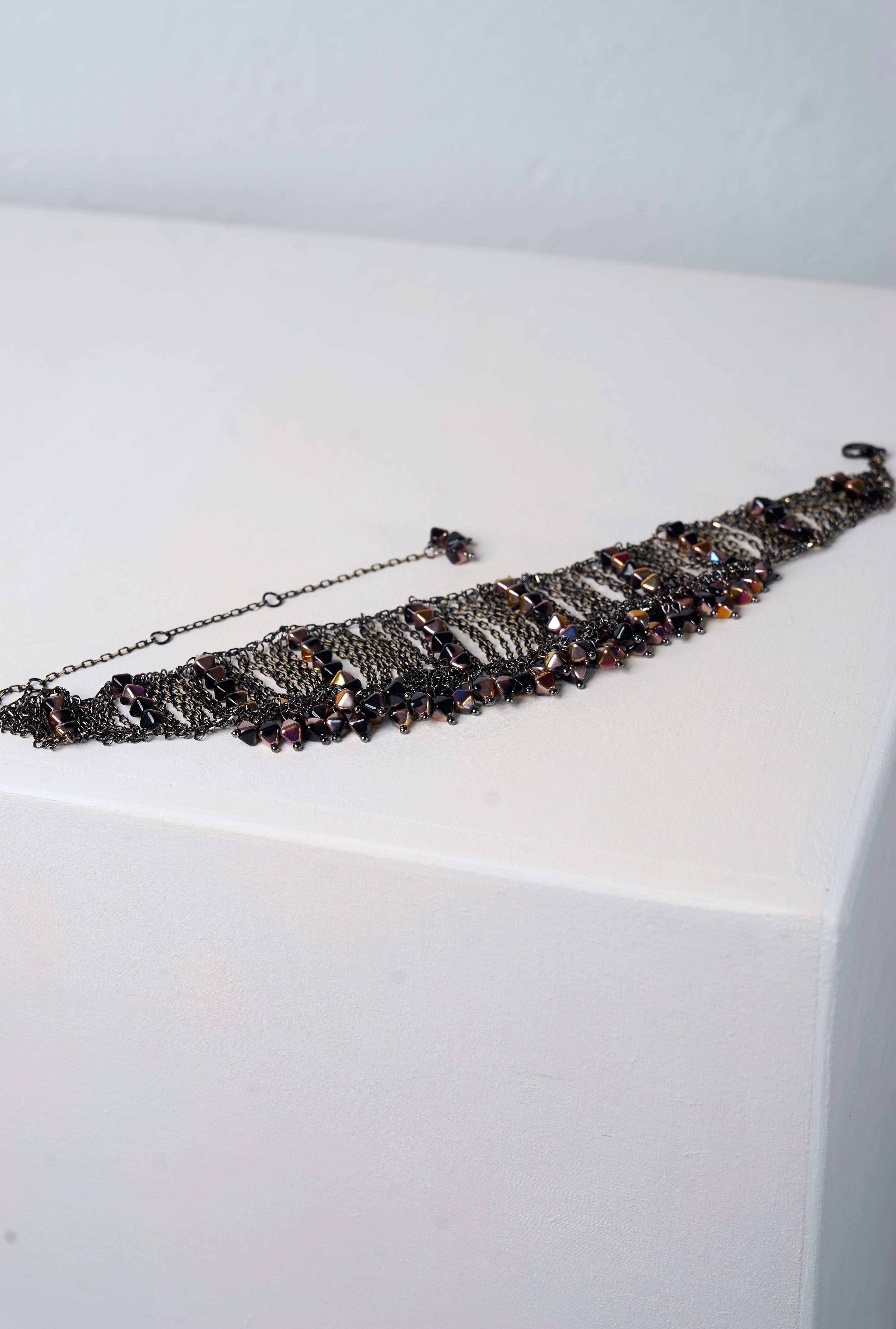 Pomegranate Choker (Golden × Black)