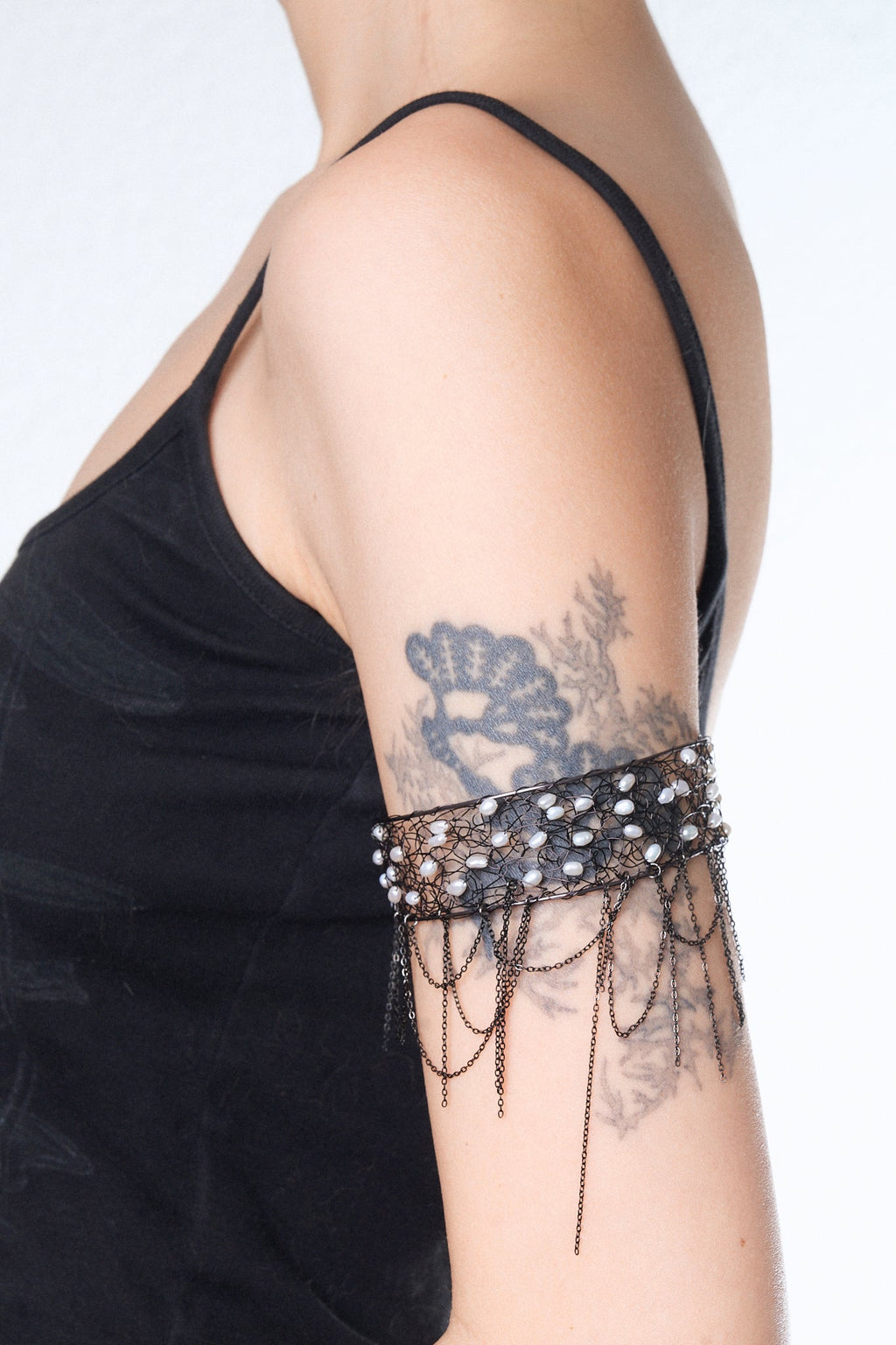 French Knit Pearl Mesh Cuff (Black × Gun-black × White)