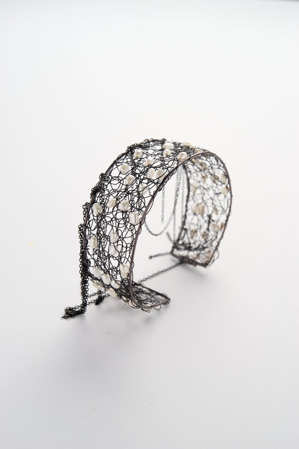 French Knit Pearl Mesh Cuff (Black × Gun-black × White)