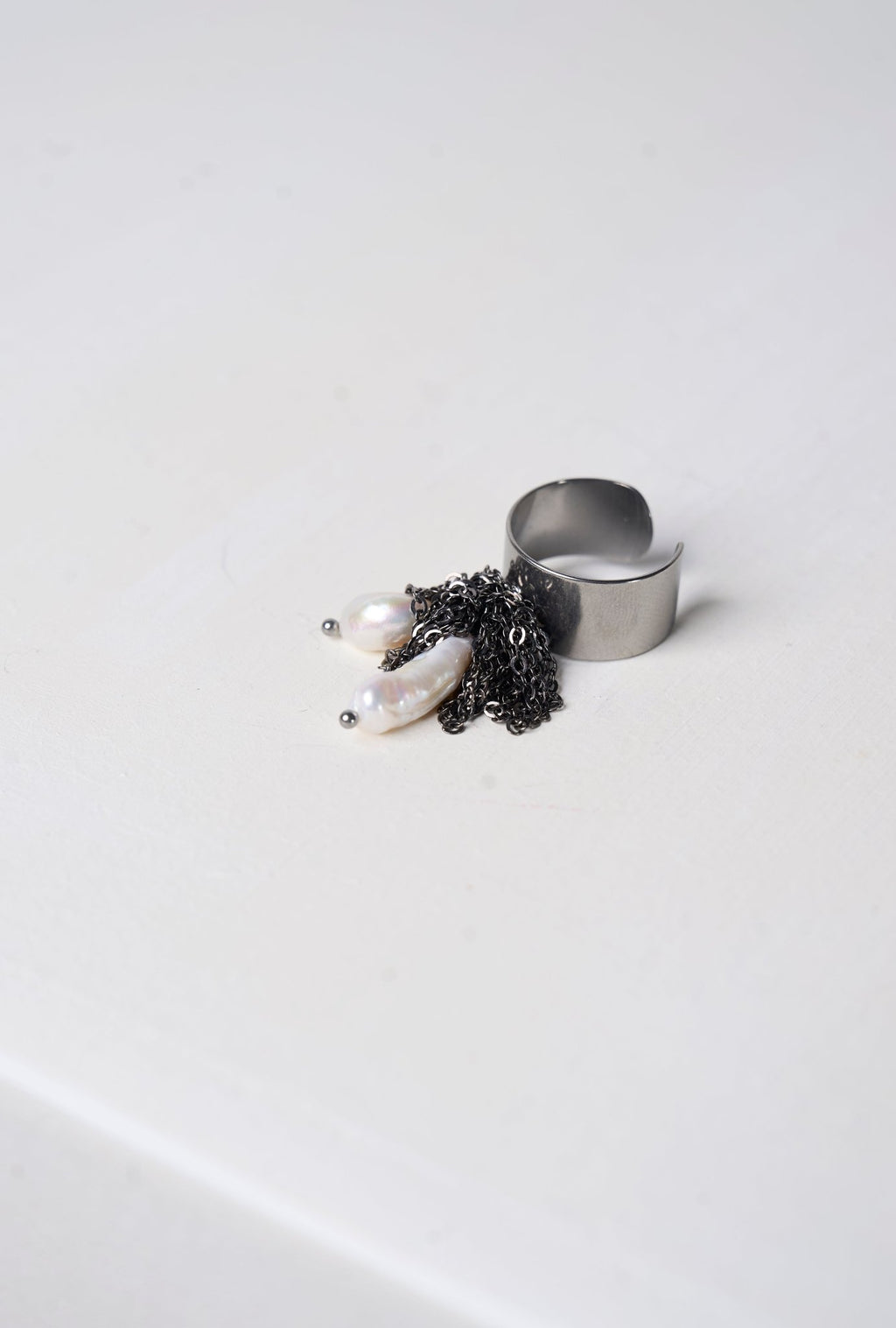 Irregular Pearls Ring Gun-black