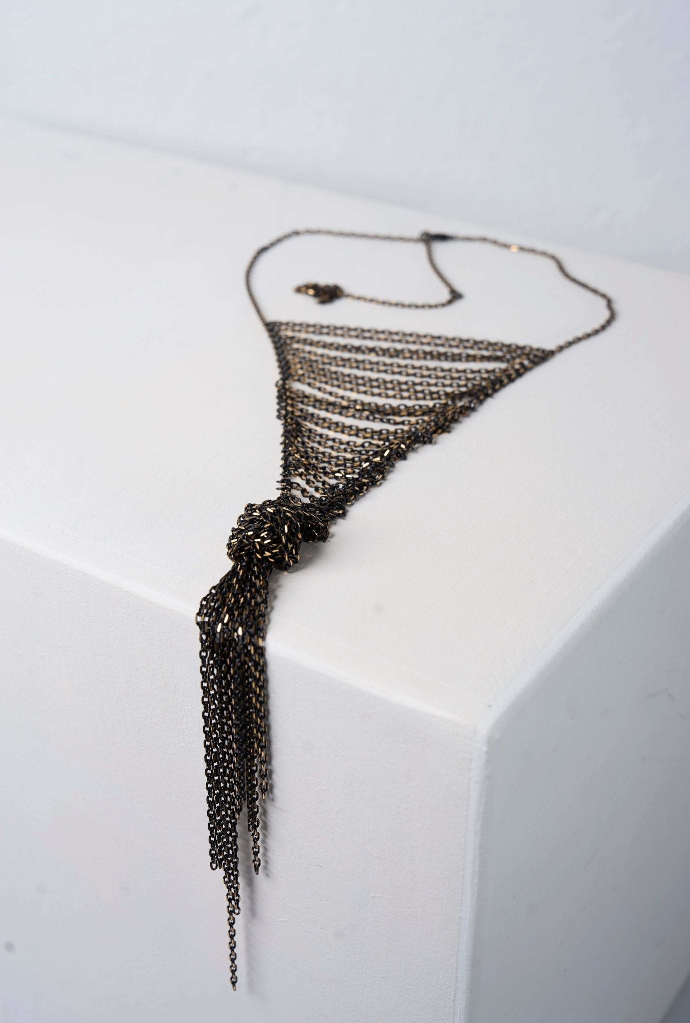 Metal Lace Knots Necklace Golden × Black