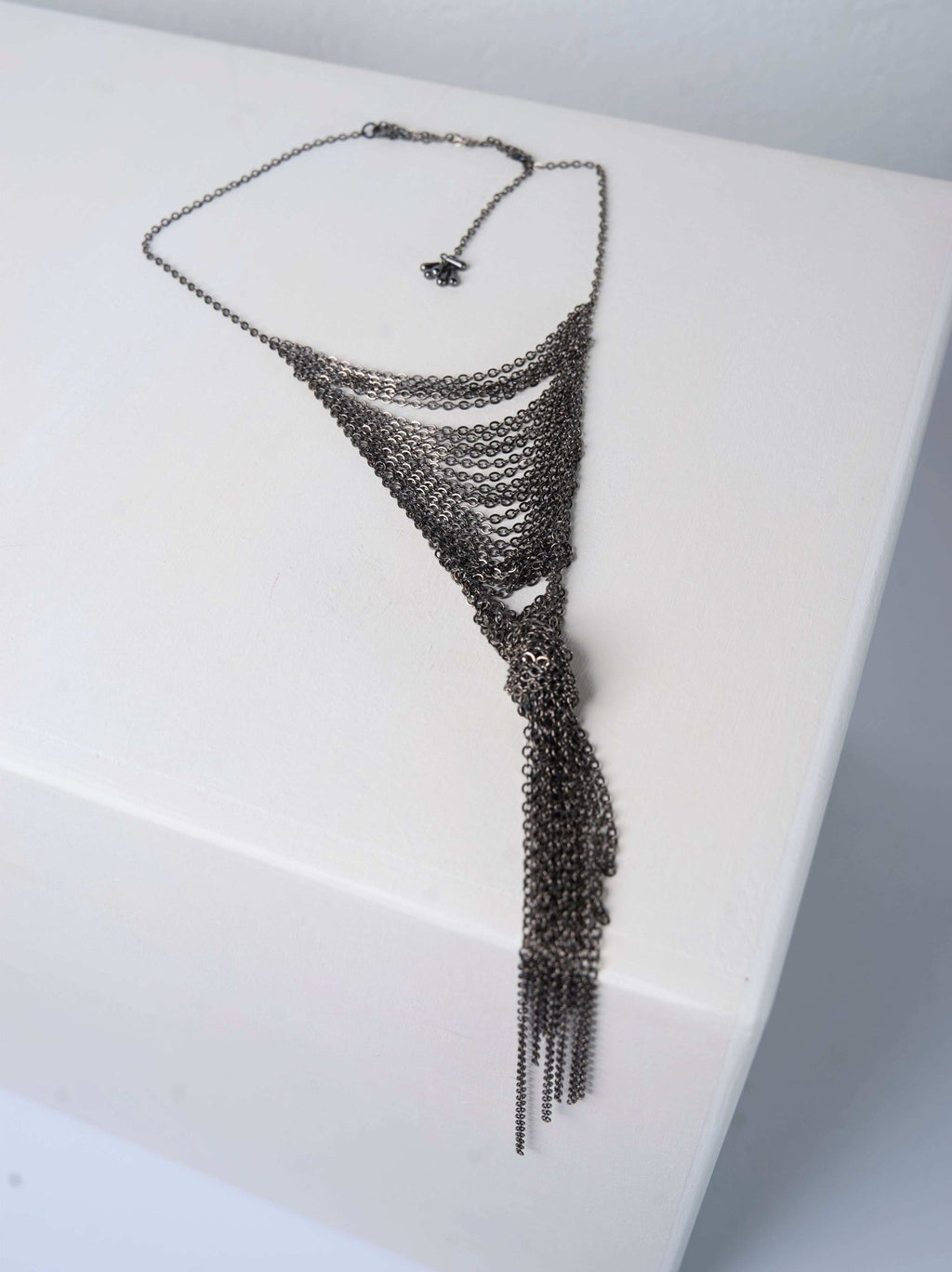Metal Lace Knots Necklace Gun-black