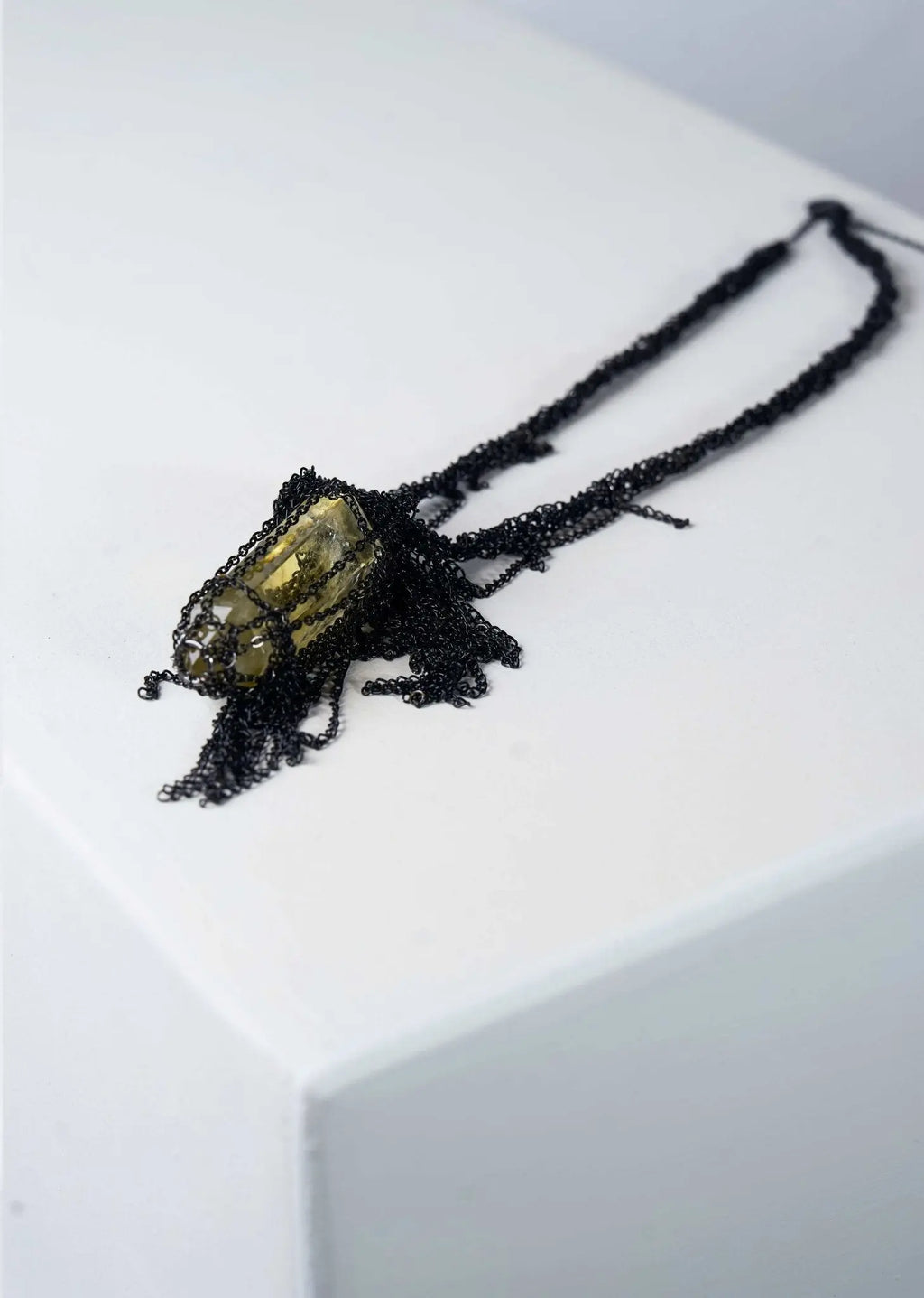 Metal Lace Necklace (Black × Citrine)
