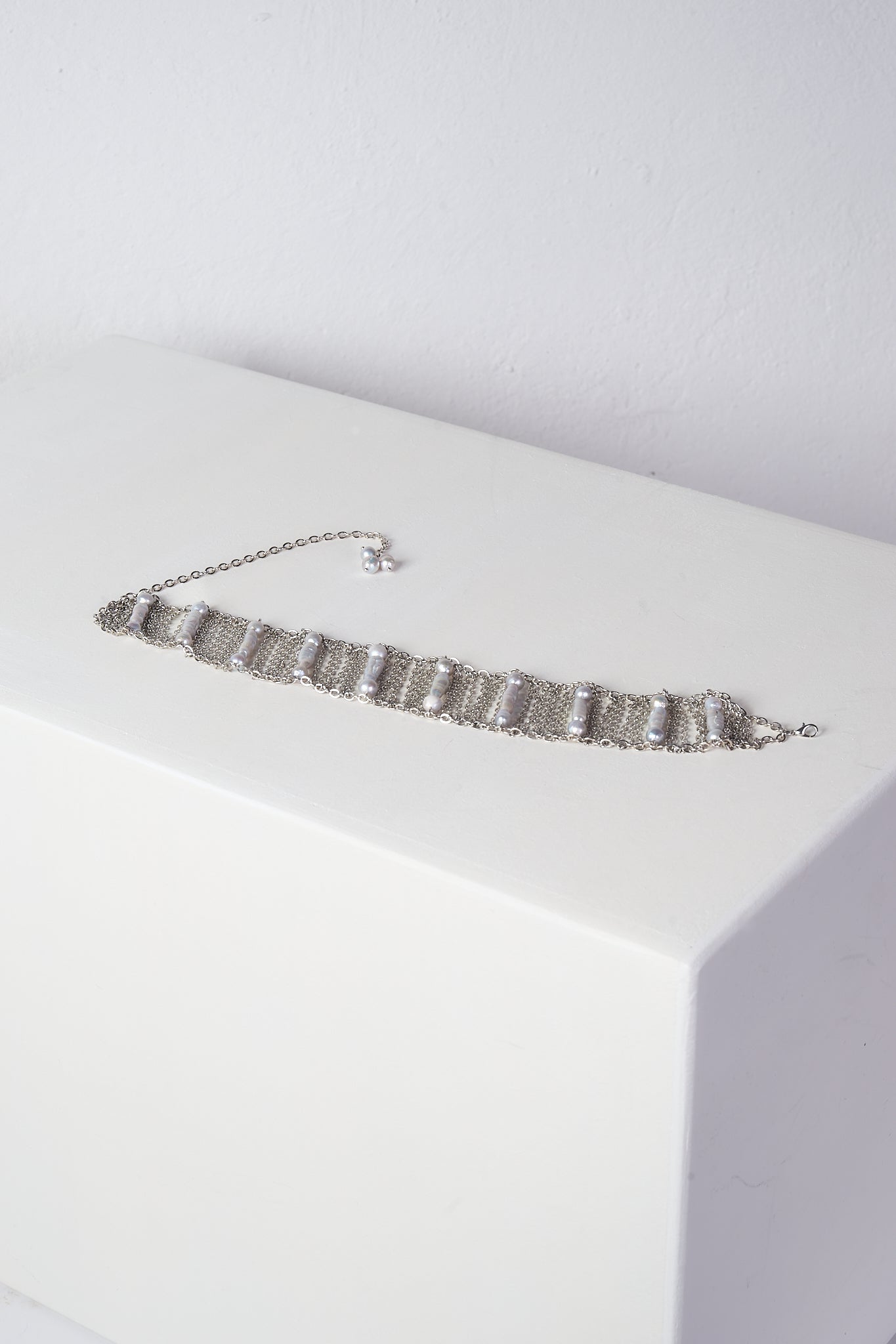 Pearl Chainmail Choker (Silver × White) - Machtvoll