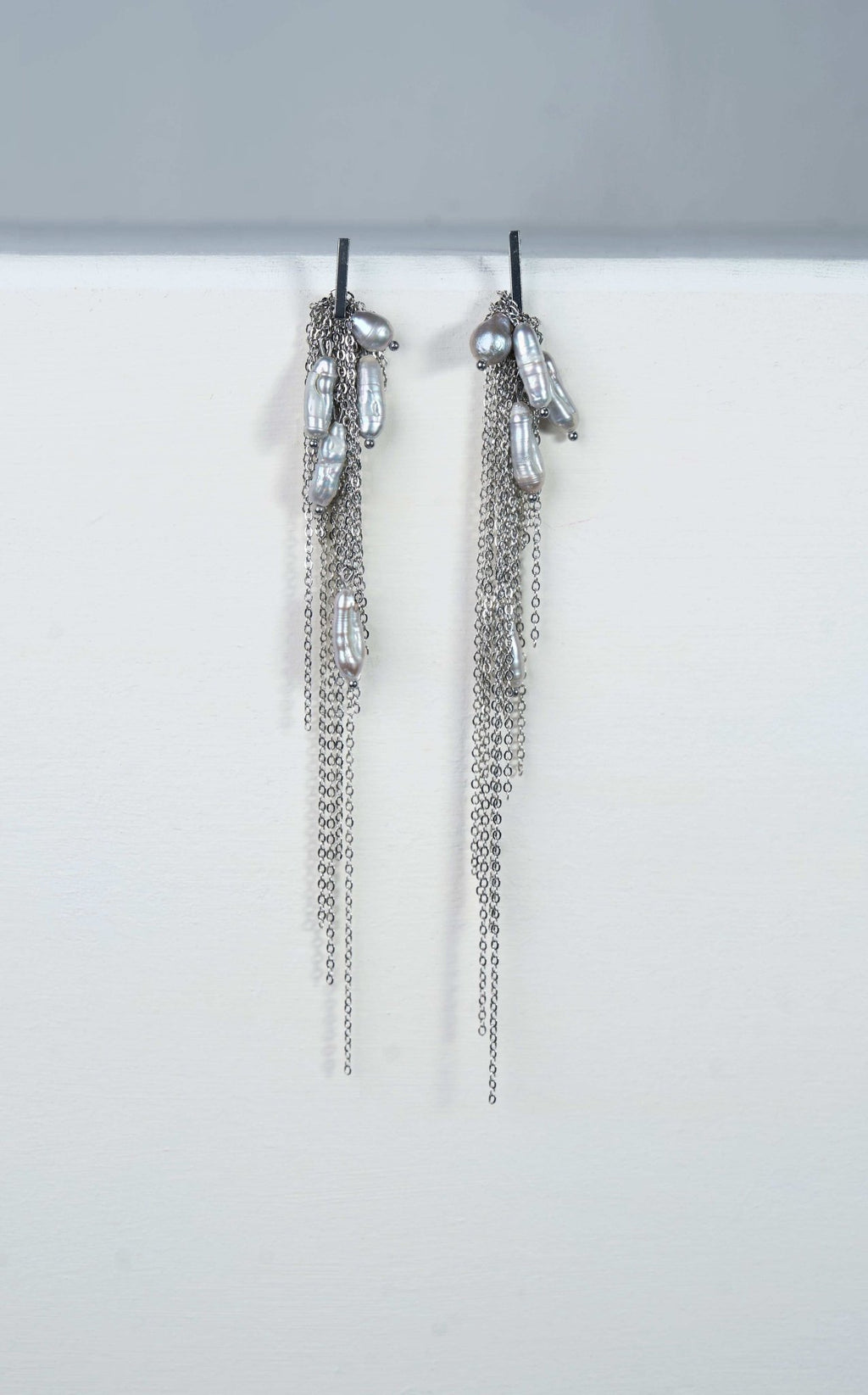 Pearls Earrings (Silver × White)