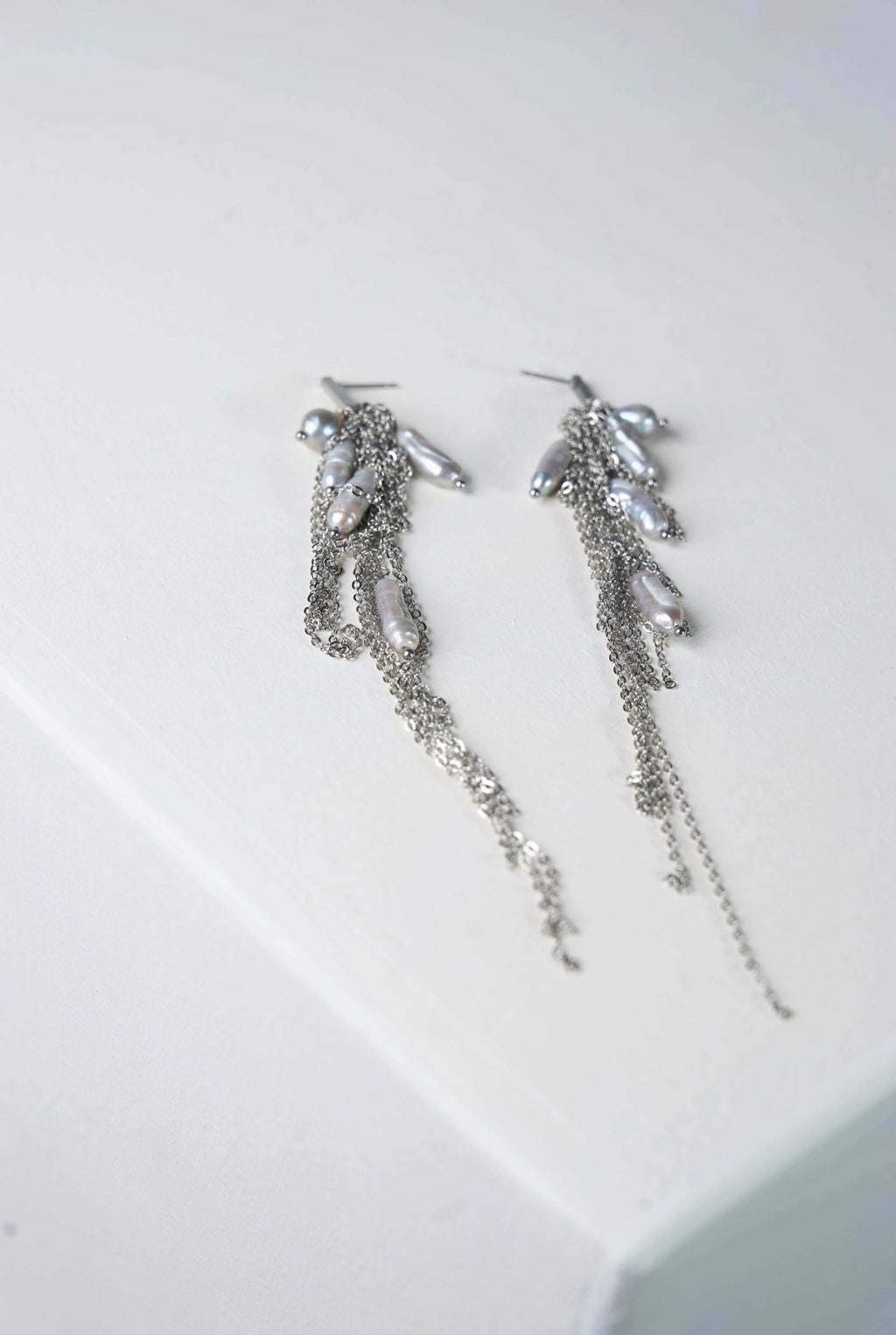 Pearls Earrings (Silver × White)