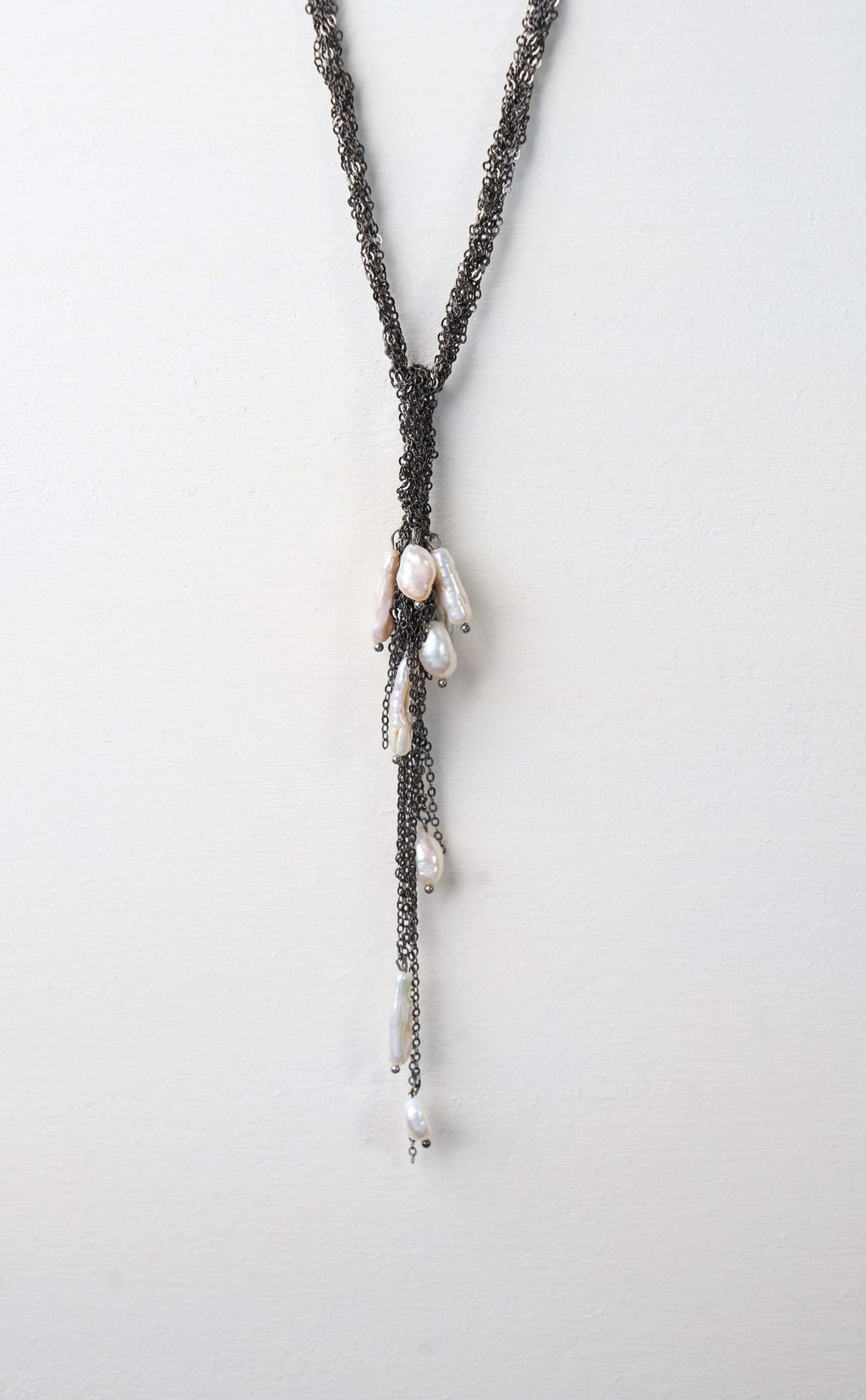 Pearls Necklace (Gun-black × Creamy White)
