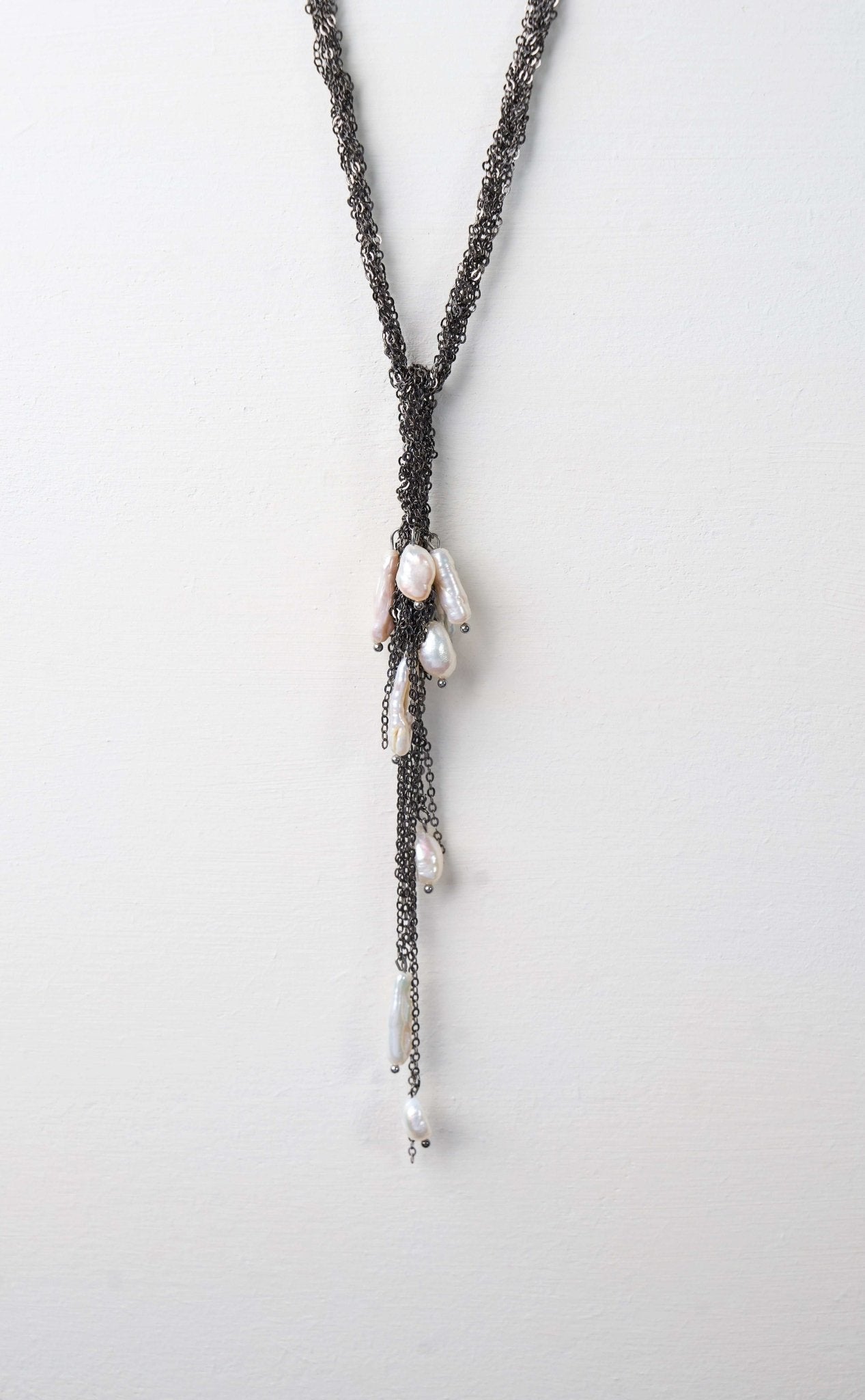 Pearls Necklace (Gun-black × Creamy White)