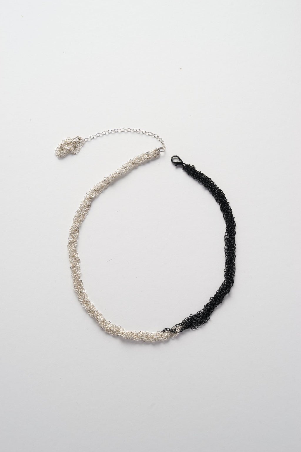 Two-Tone Metal Lace Necklace Silver×Black