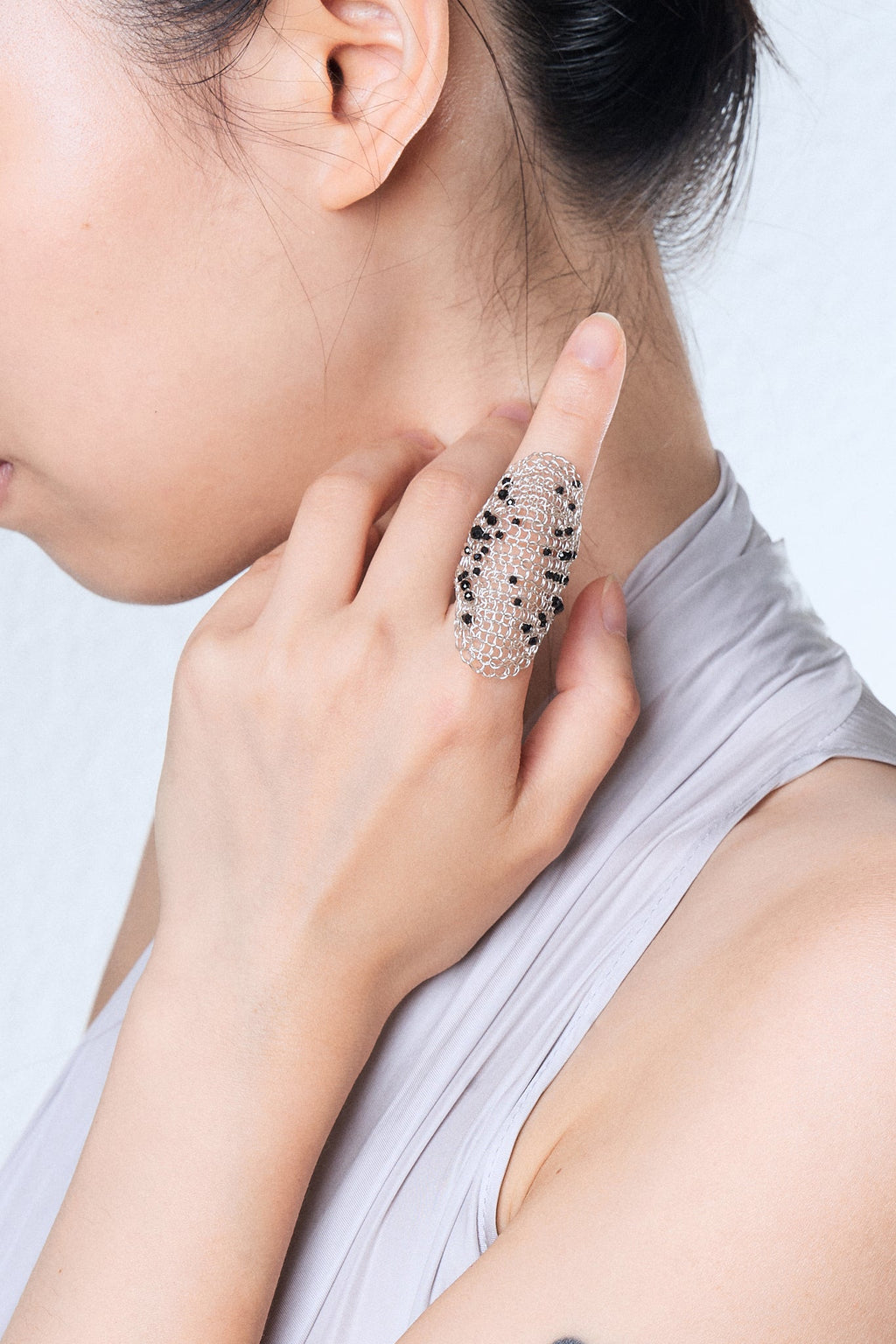 Wire Crochet Black Spinel Gradient Shield Ring (Silver White × Black)