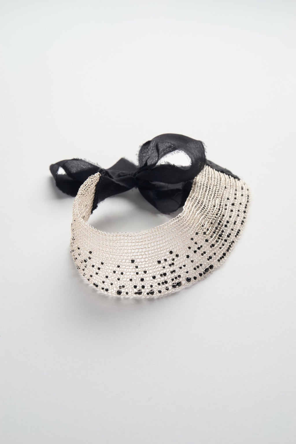 Wire Crochet Black Spinel Gradient Wide Choker (Silver White × Black)