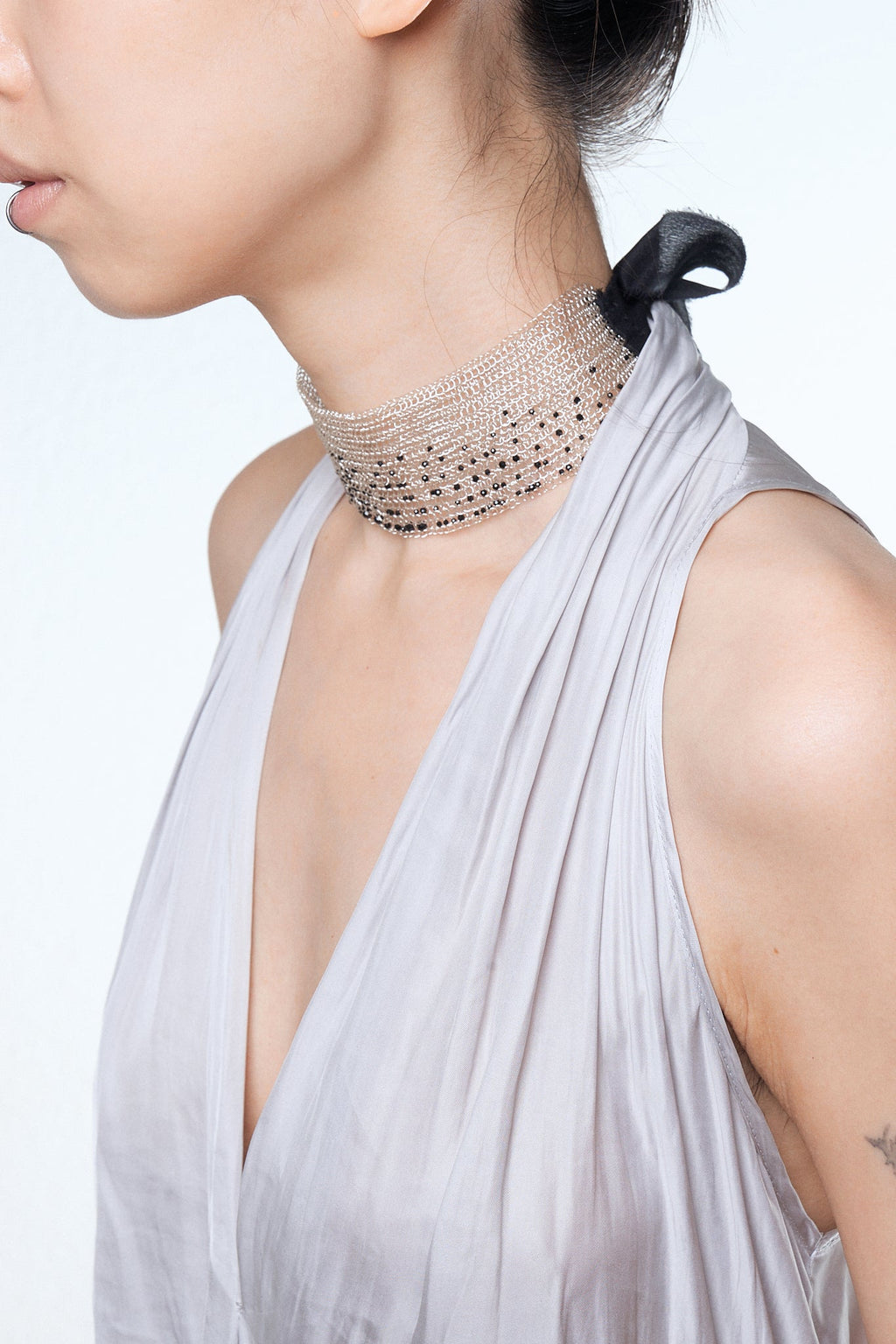 Wire Crochet Black Spinel Gradient Wide Choker (Silver White × Black)