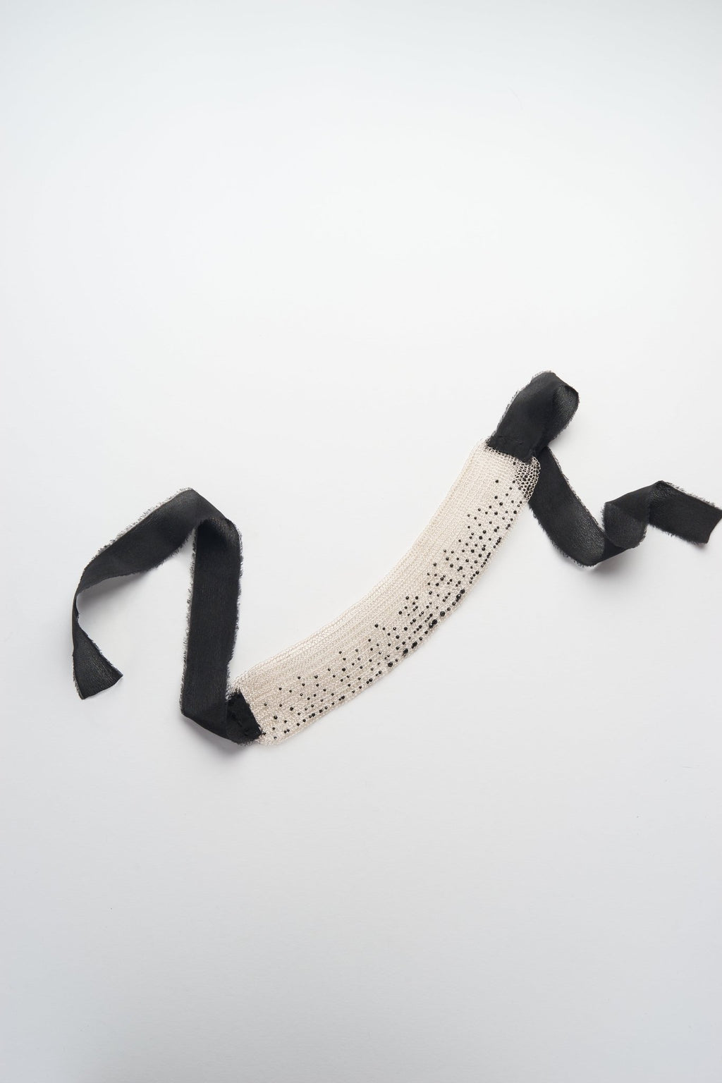 Wire Crochet Black Spinel Gradient Wide Choker (Silver White × Black)